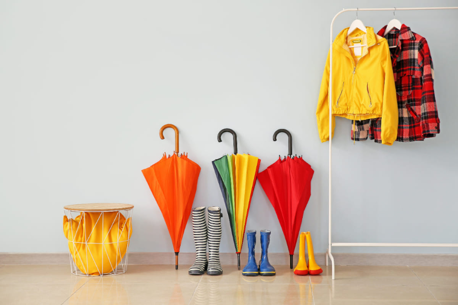 カラフルな雨具